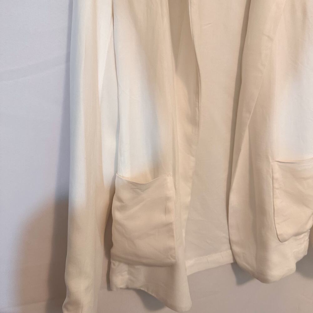 ARITZIA Talula Kent Oversized Blazer White Sz. 2 - Picture 3 of 6